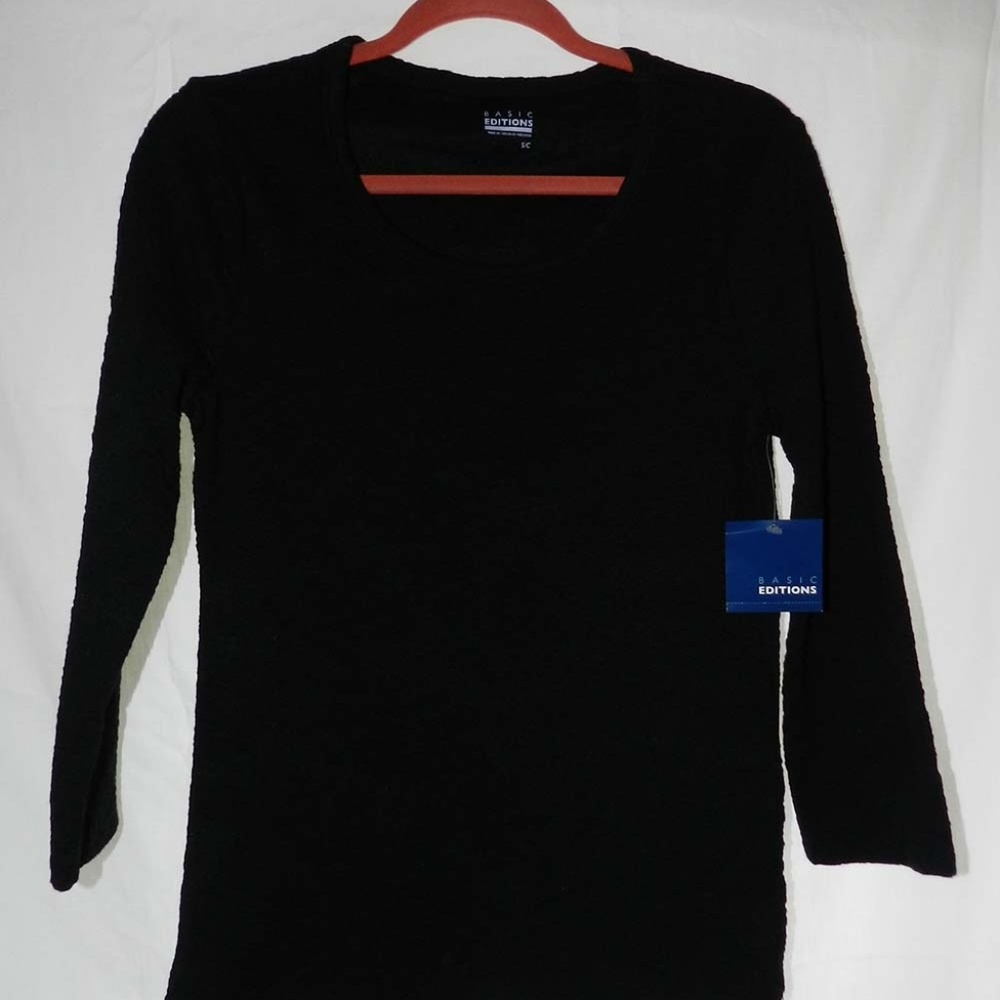 Basic Editions Women S Black LS Roses Pattern Top - Picture 2 of 10